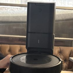 Roomba 1300 With Extra Vacuum Bags Used 2x