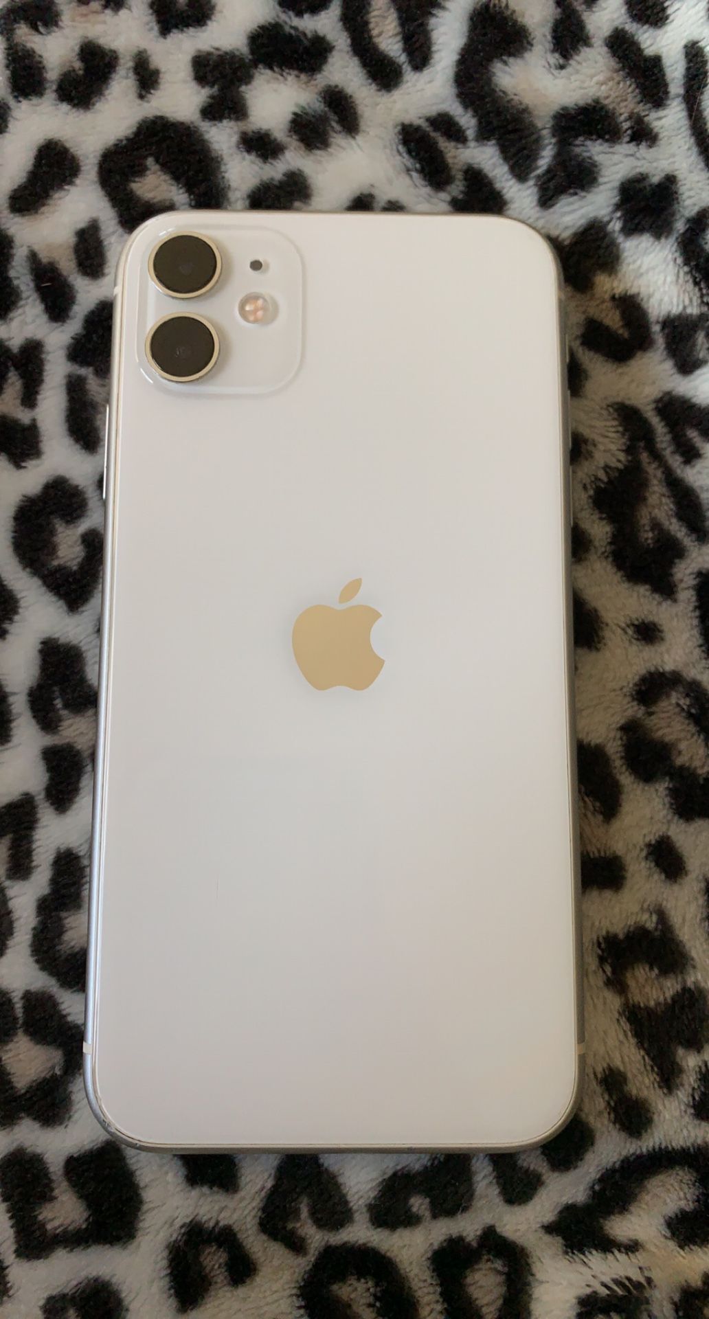 AT&T Apple iPhone 11 128GB white