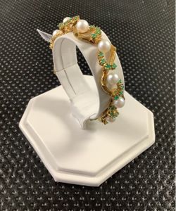 Pearl emerald bracelet 18kt GOLD .COME TO OUR STORE WE HAVE THE PERFECT GIF FOR CHRITSMAS