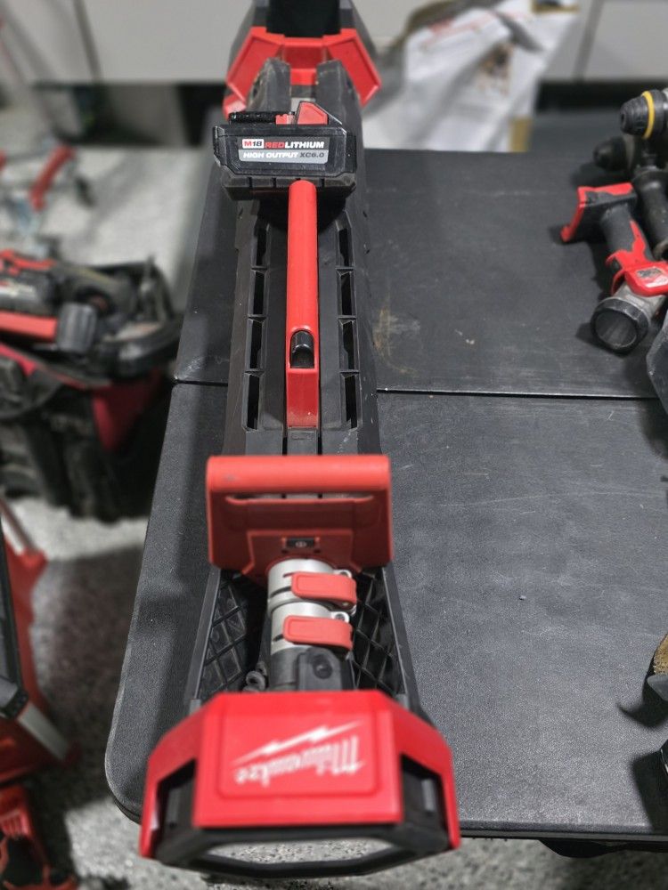 Milwaukee Light With Battery