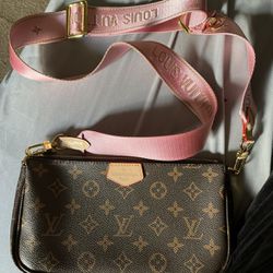 Newer-Authentic!! Louis Vuitton Crossbody Purse for Sale in Villa