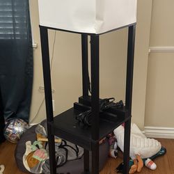 Lamp with 3 shelves.