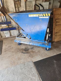 Self dumpping hopper