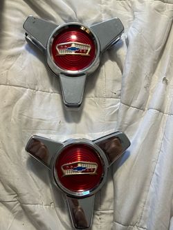NOS 1953–1954 Chevrolet OEM Spinner Horn Ring Center Emblem – Genuine GM Accessory – New