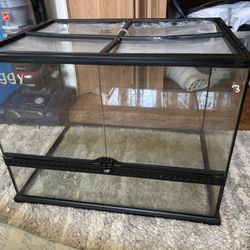 Reptile terrarium 
