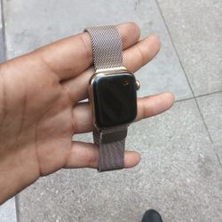 Gold Apple Watch 8 Series 