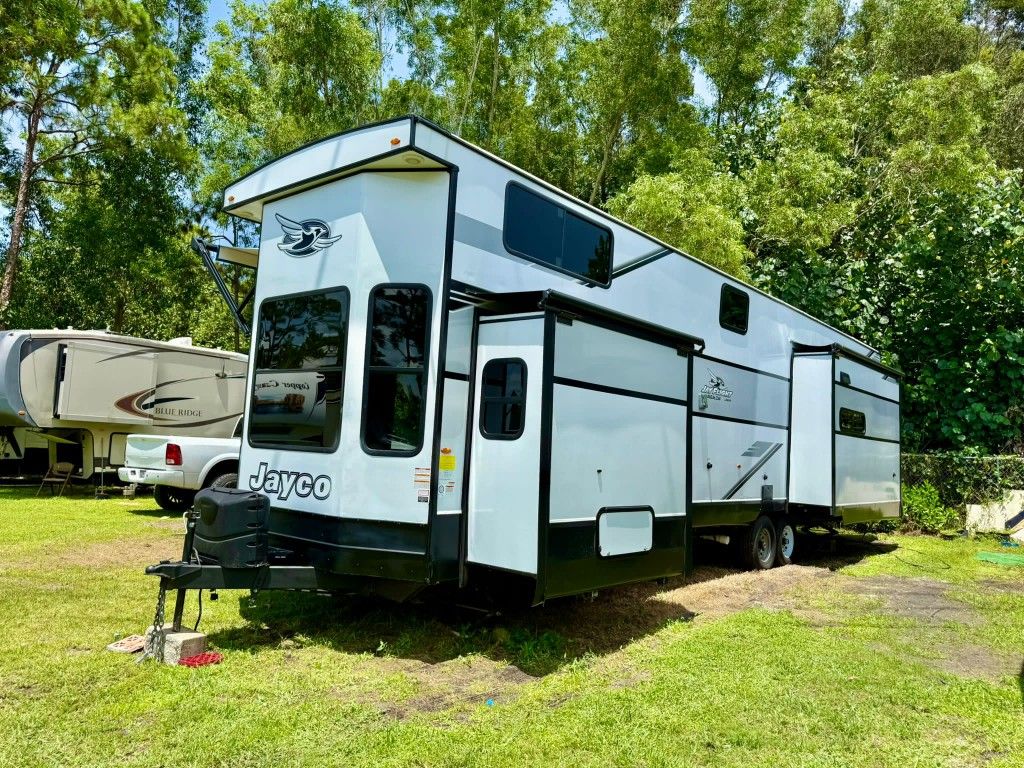 2025 Jayco Jay Flight Bungalow 41 ft