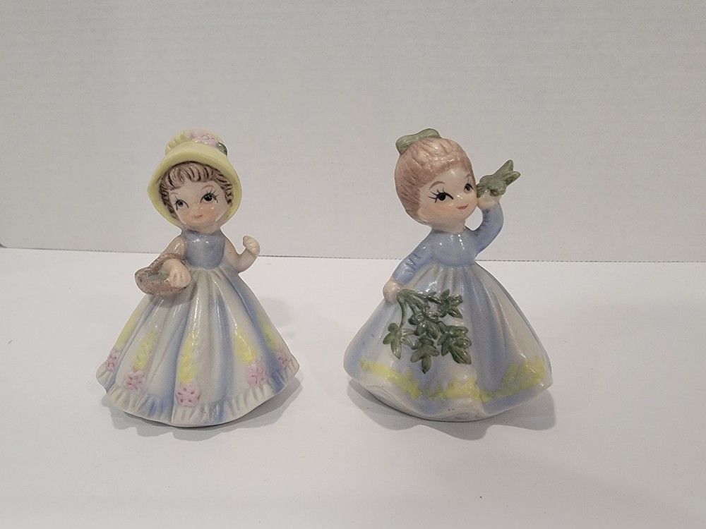 Set Of 2 Vintage Ceramic Girls Holding Basket & Leaves Figurines 3.5"