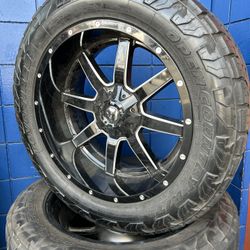 FUEL OFF-ROAD SET W/TIRES OPEN COUNTRY A/T 285/55R20 Semi New $1,800 The Set