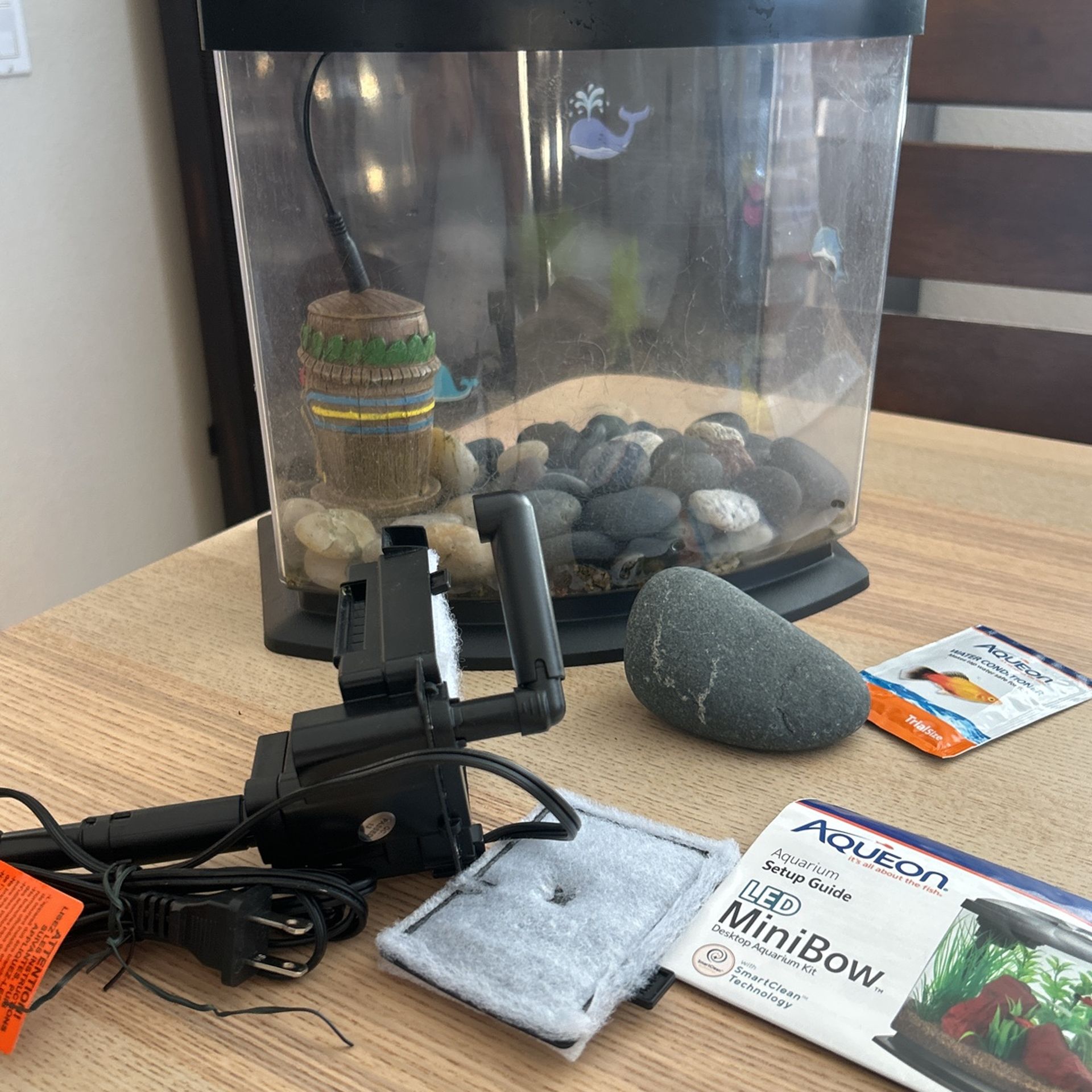 Small Fish Tank, 3 Gallon Betta Tank, Aquarium Kit with Light and Water Pump