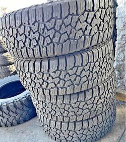 285/65r18 Falken tires en excelentes condiciones de vida las 4