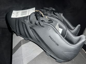 NEW NEVER USED ADIDAS PREDATOR SOCCER CLEATS