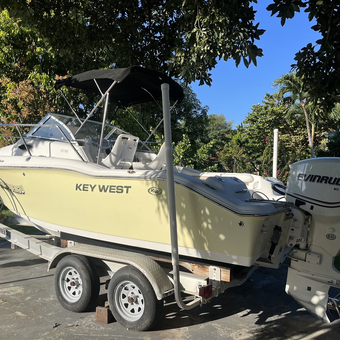21 Foot KEY WEST  boat , Light yellow And White  21 Foot