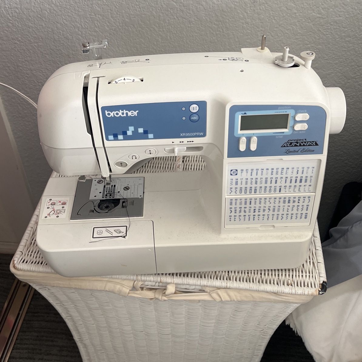 Sewing Machine Brother Project Runway XR9500PRW - arts & crafts