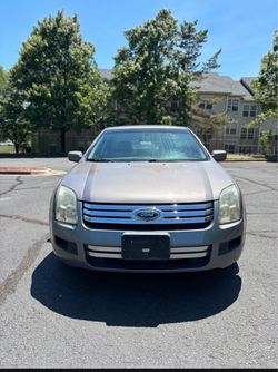 Gray Ford fusion se sedan