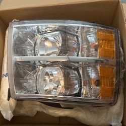 07-13 Chevy Silverado Headlight 