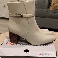 Women Size 8.5 Boots 