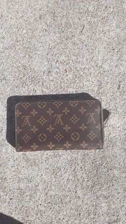 bendo una cartera de mujer de la marca Louis vuitton paris made un France