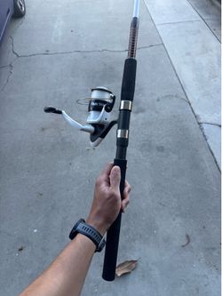Ugly Stik Complete Saltwater Kit, 7' Medium Heavy Fishing Rod, 50 Size Reel