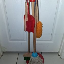 Melissa and Doug pretend cleaning set
