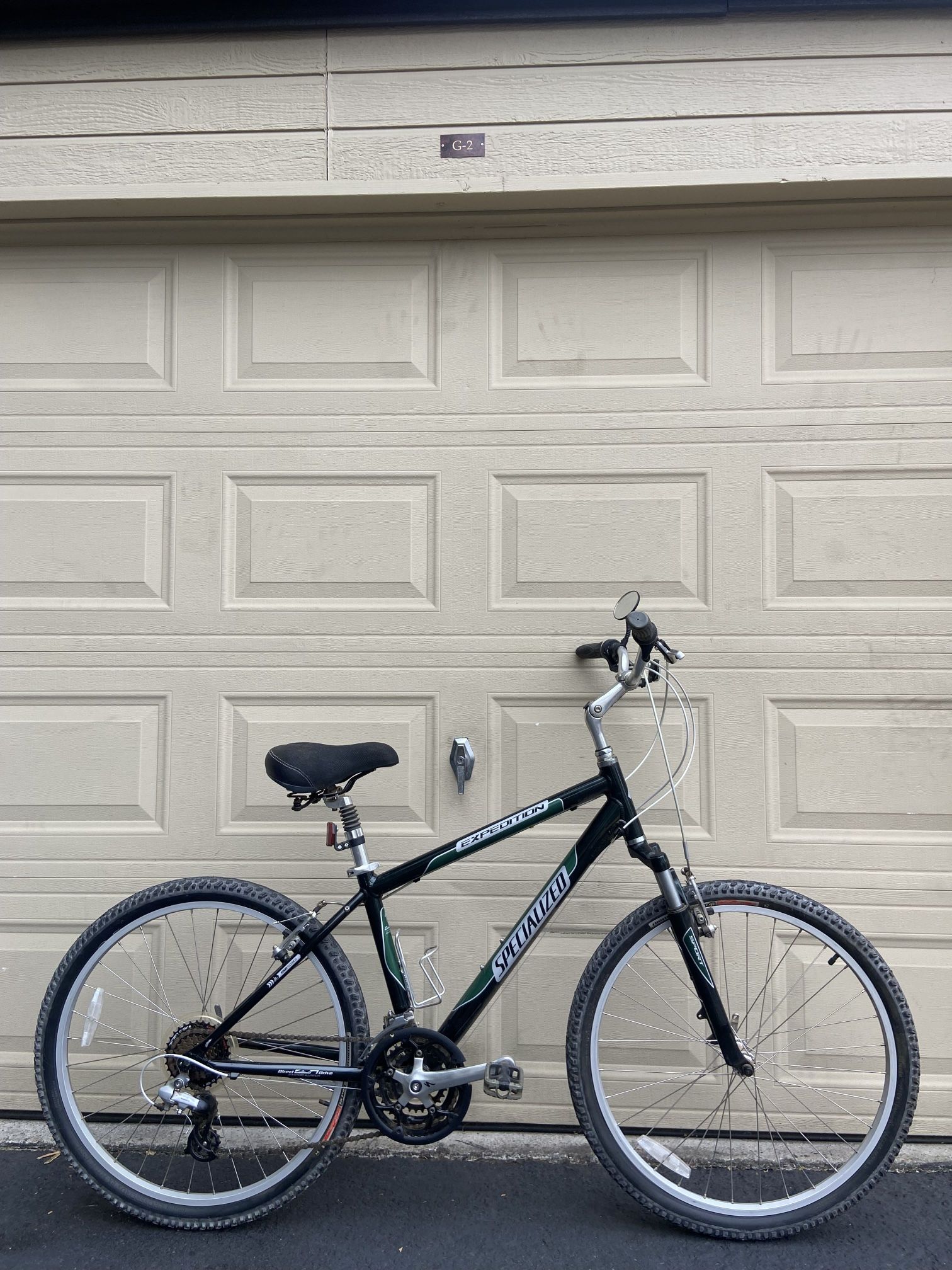 Medium SPECIALIZED Expedition Aluminum Comfort Commuter Utility Bike Bicycle 