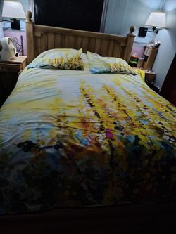 Queen duvet cover and pillow shams