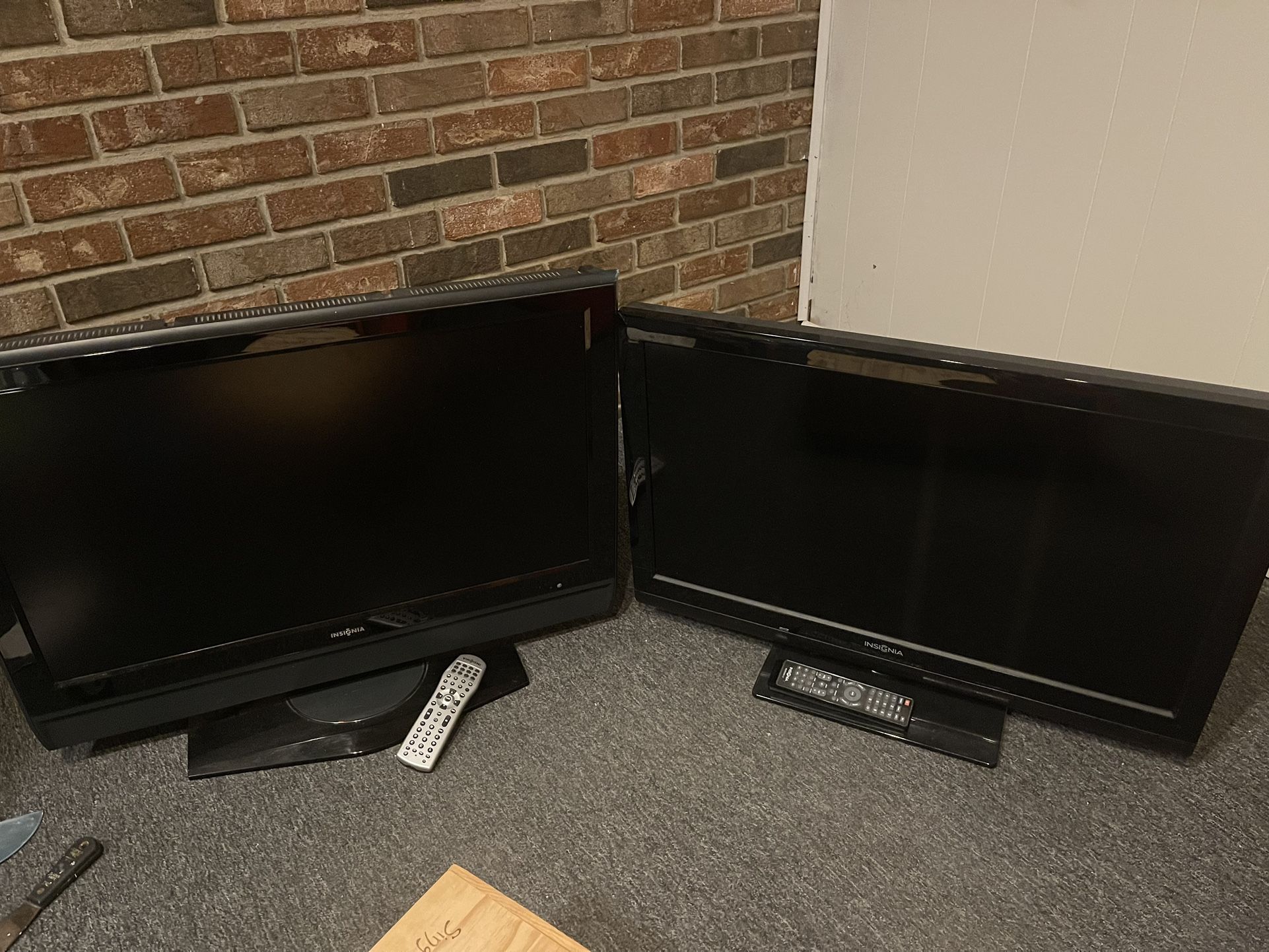 2 Insignia 32” TV Television Or Computer Monitor Both With Remote Control $25 Each Or Both For $40