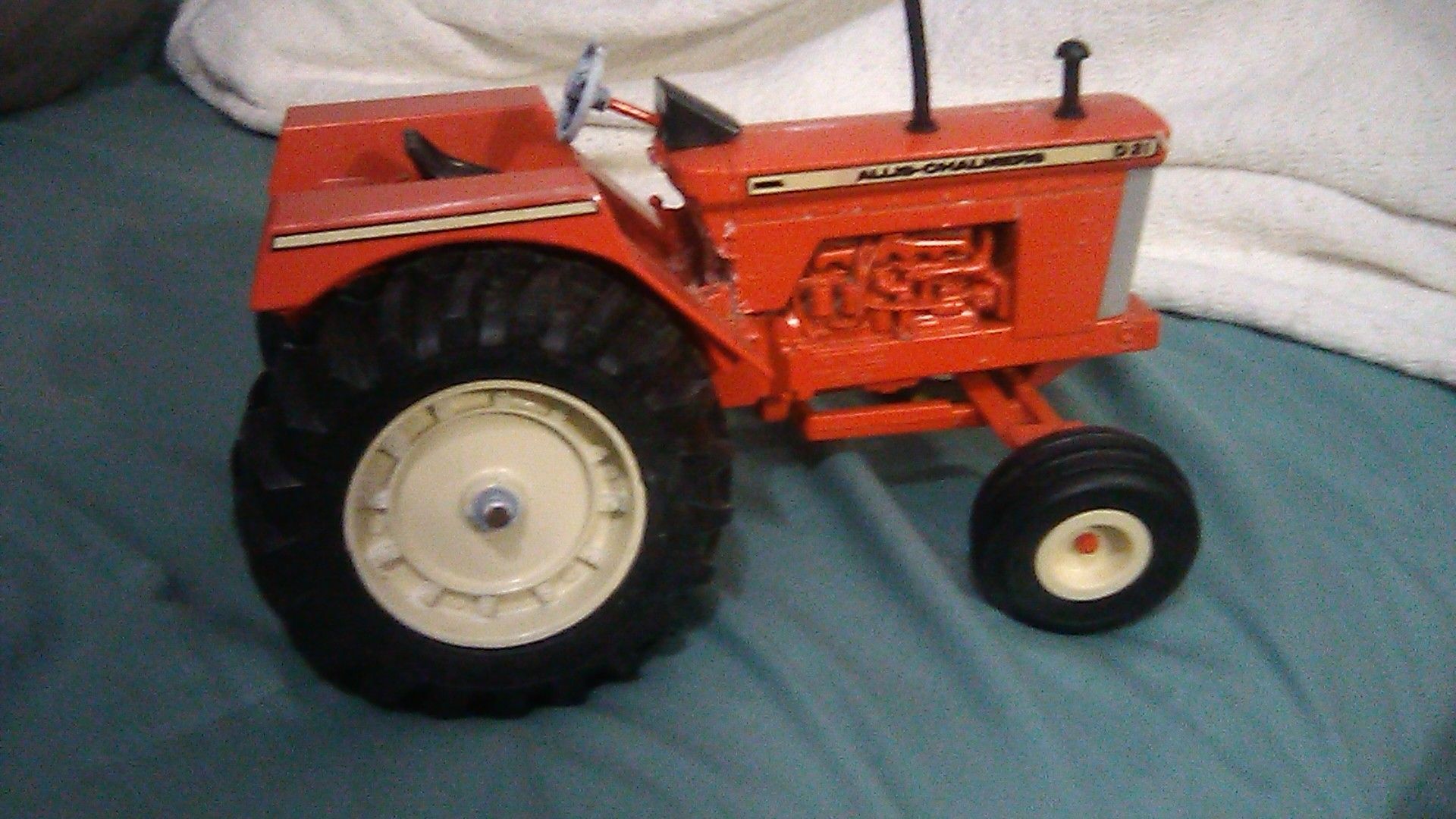Vintage ERTL Allis Chalmers D21 toy tractor 1/16 scale 1987