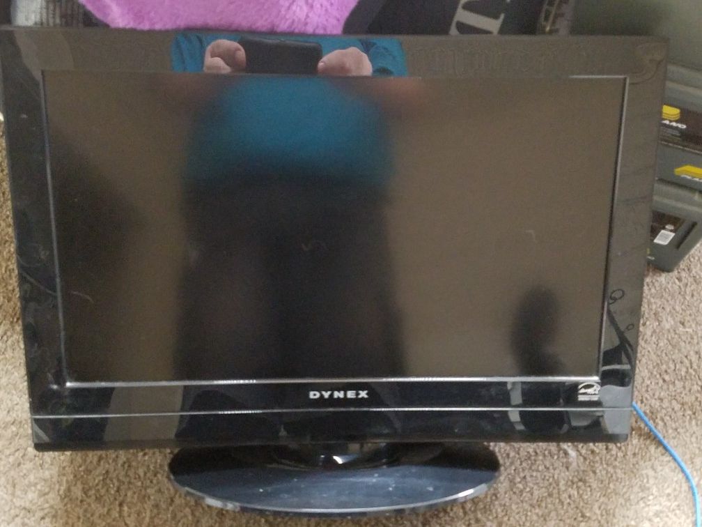 Dynex 24" flat screen TV model DX-L24-10A