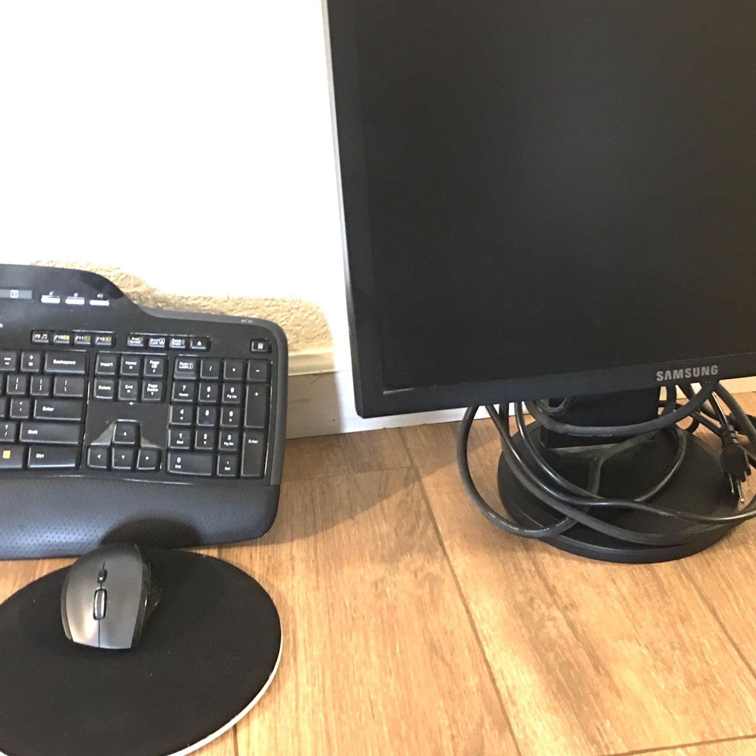 Monitor Window With Keyboard