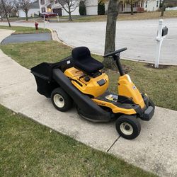 CubCadet Riding Lawnmower 