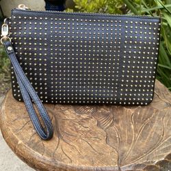 HButler Mighty Wristlet With Phone Charger In It