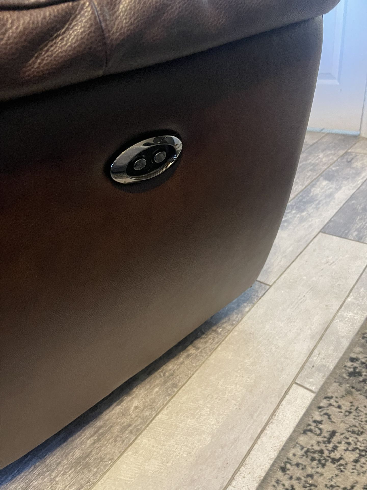 JEROMES POWER RECLINER. Like New. Sat In My Guest Room. Had to move