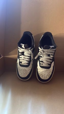 Nike Black and White Girls Size 7