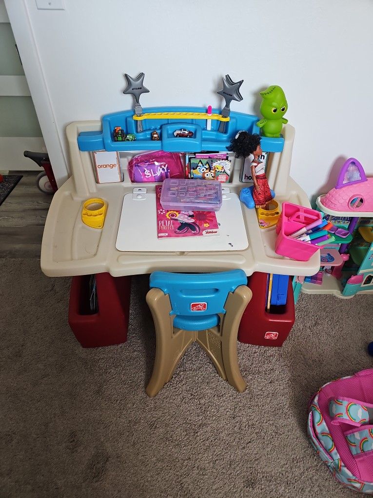 Step 2 Desk With Chair