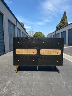 Mid century modern 6 drawer dresser like new