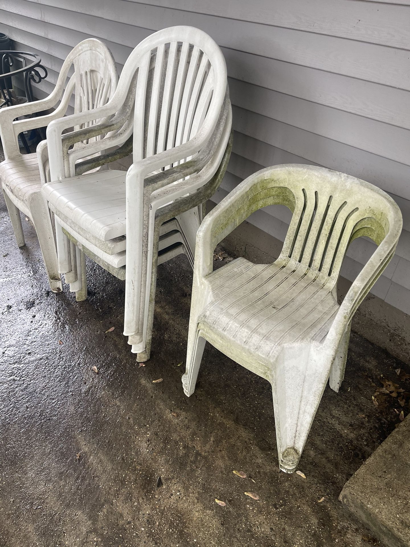 Stackable Plastic Chairs 