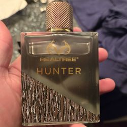 Realtree Hunter by Jordan Outdoor Eau De Parfum Spray 3.4 oz for Men