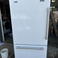 REFRIGERATOR/FREEZER. NO TAX, NO TARIFF, NO WAITING FOR DELIVERY.