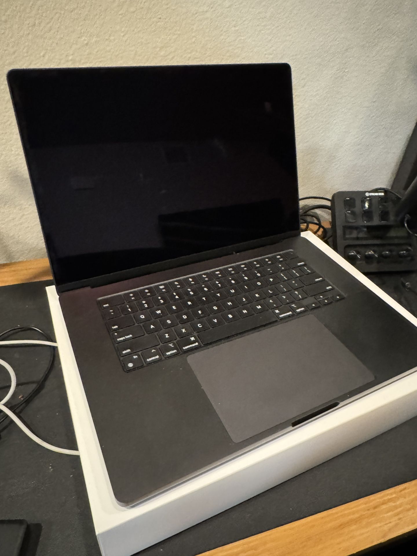 MacBook Pro M4 MAX 48gb & 1 Tb With Extended Warranty