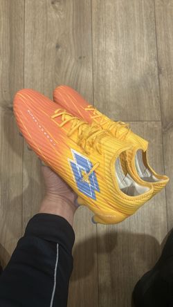 Soccer shoes