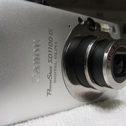 Canon PowerShot SD1100IS 8MP Digital Camera
