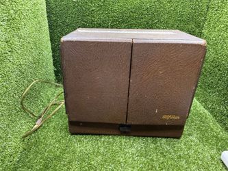 Gilfillan 66B The Overland Vintage 1946 Tube AM Radio For Parts Repair