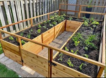 Custom Beautiful privacy wall Tomato Tower Planter Box Garden Bed Decor Outdoor Design cedar redwood