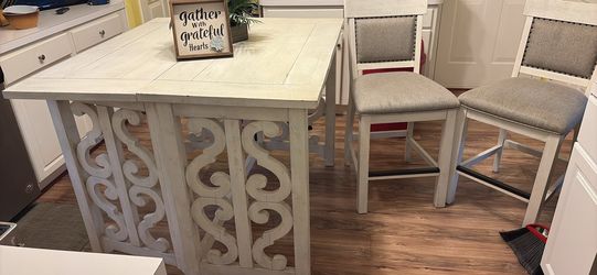 Dining room table