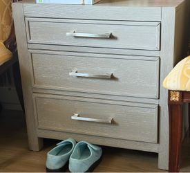 3-Drawer Nightstand in Gray Wood Finish