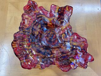 freeform handkerchief-style art glass centerpiece bowl.