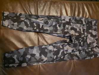 Athleta Lightning 7/8 Tight Camo Gray Blue Leggings Size M Back Zipper Pocket
