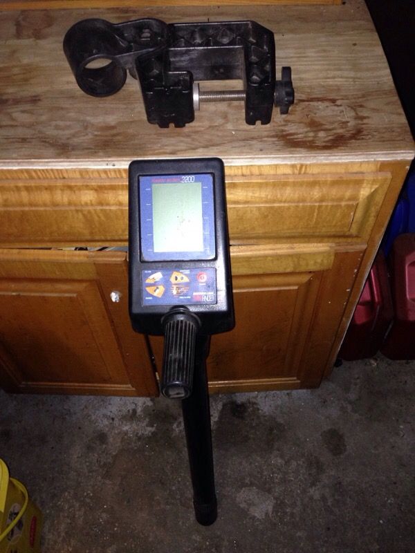 Fishing Buddy 2200 bottom line side finder.