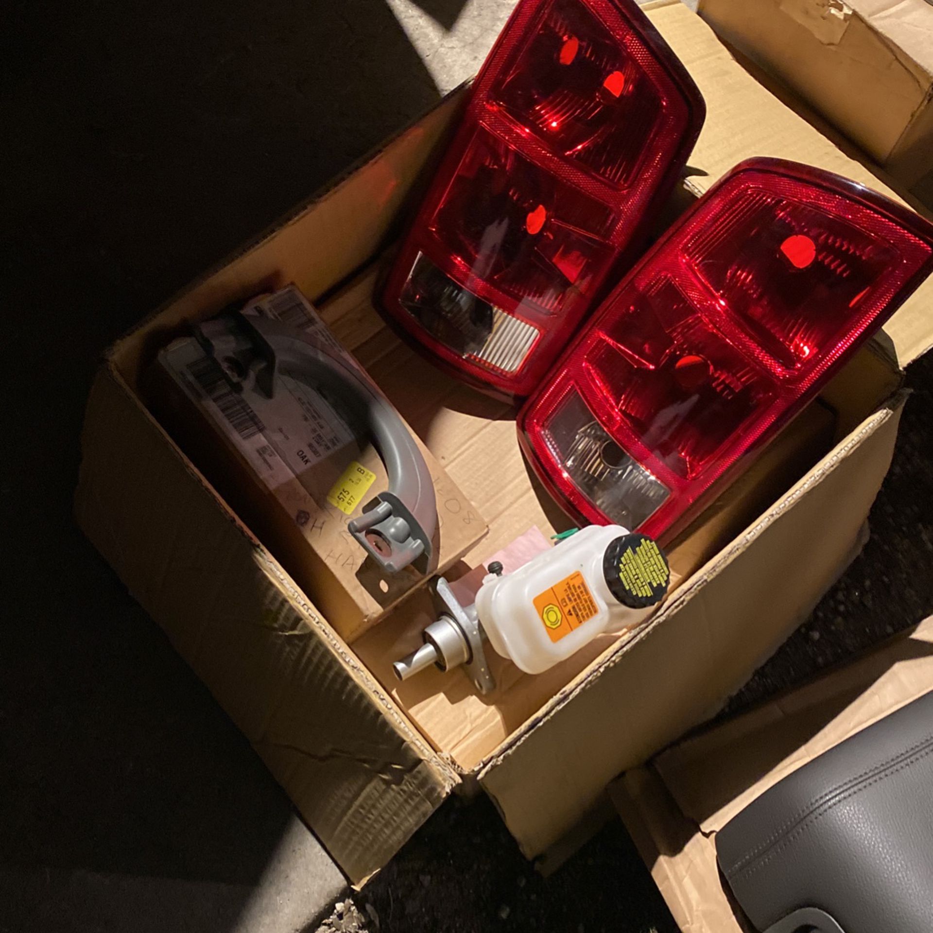 Brand New Center Consol For Ford Truck Brand New Tail Lights  New Break fluid Resovor Mirrors Door Handle And  Fuel pump 